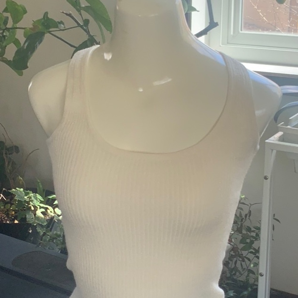Kelly Rene Tank tee